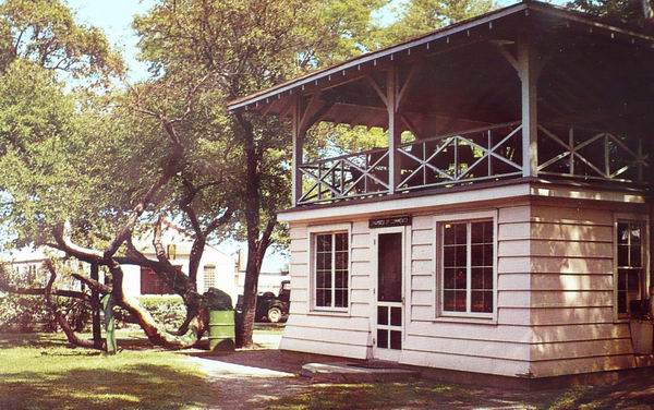 1950S Old Crooked Tree Chamber Of Commerce Bldg Cheboygan (newer photo)